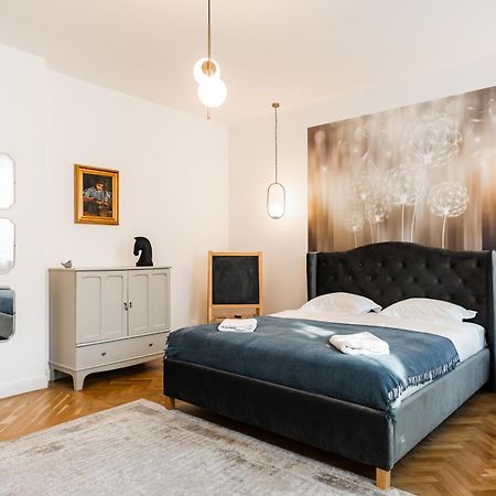 Lara'S Loft Apartment Brasov Bagian luar foto