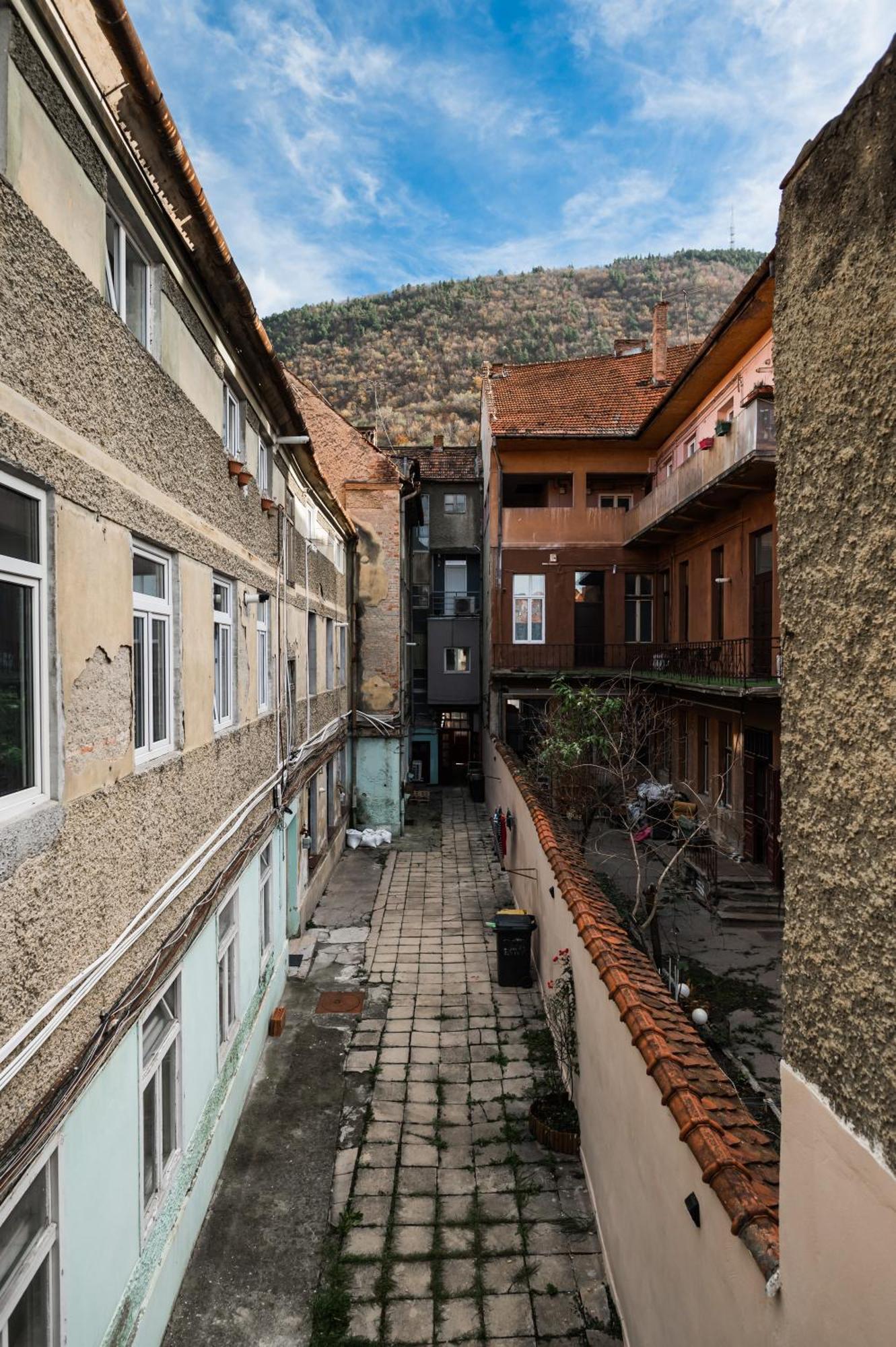 Lara'S Loft Apartment Brasov Bagian luar foto